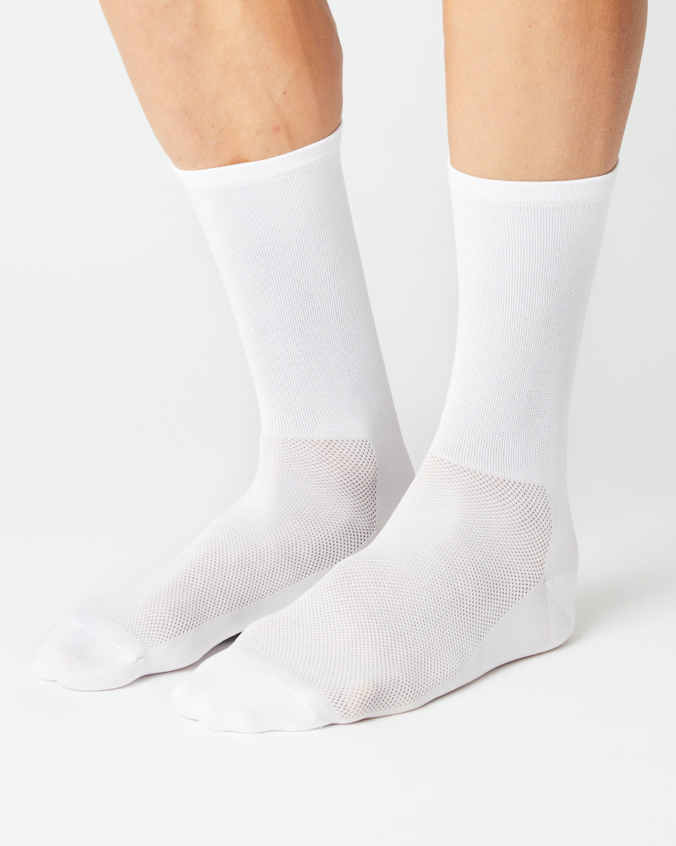 #002 CLASSIC WHITE